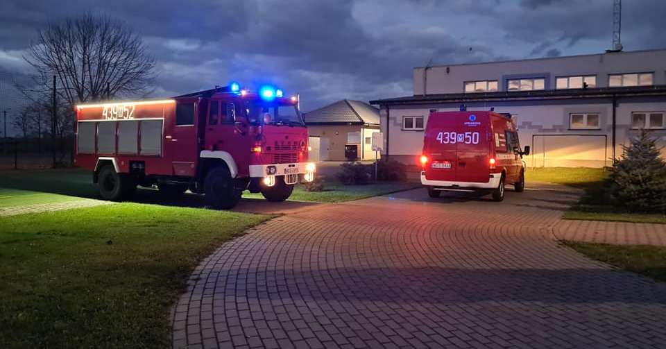 W Pacynie wiatr uszkodził dach szkoły. Podsumowanie wczorajszej wichury [ZDJĘCIA]