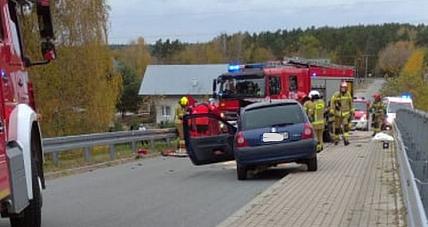 Czołowe Zderzenie Aut W Miejscowości P...