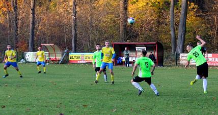 Piłkarska A-klasa: Szopen ...