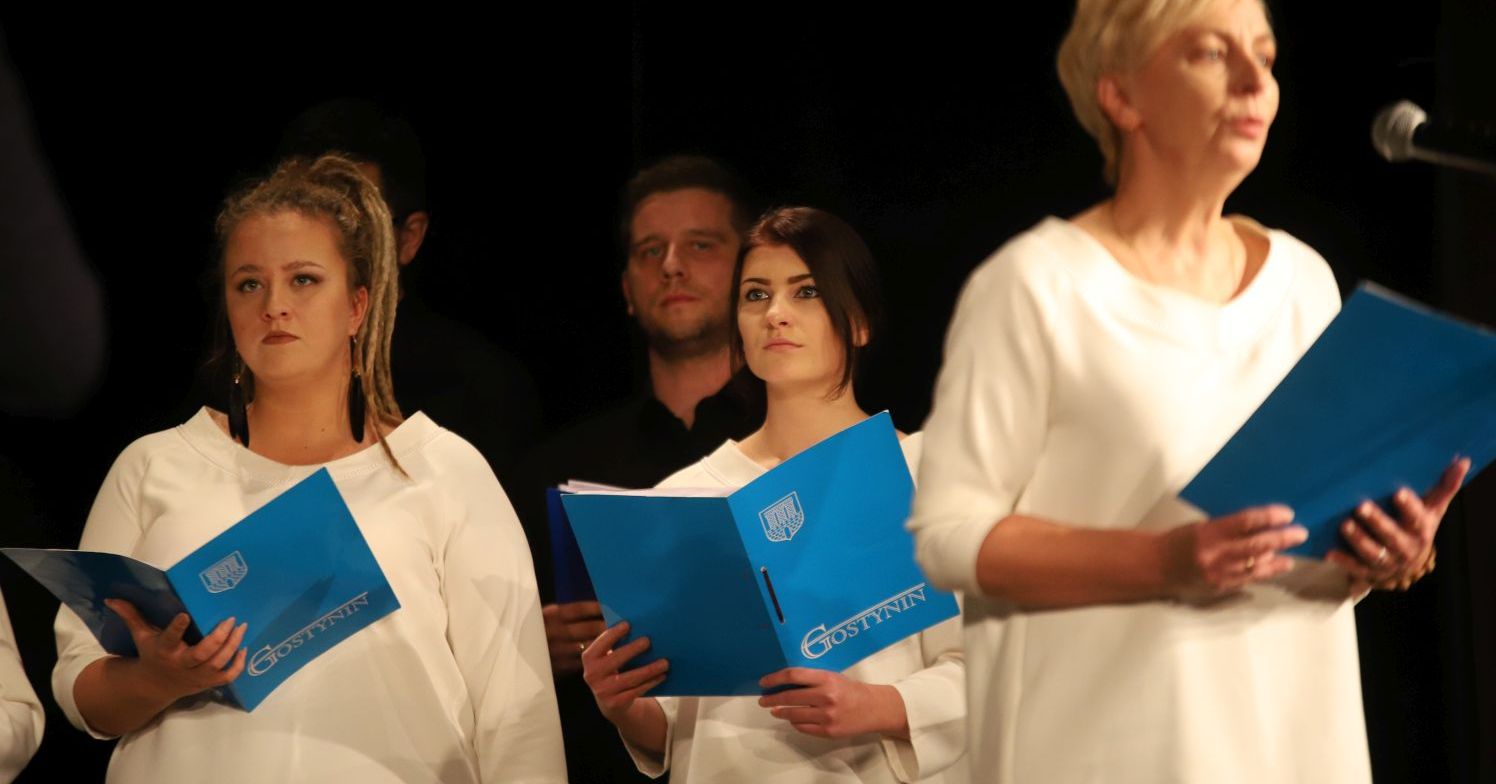 Chór  Arce Cantores zaśpiewał dla Niepodległej [ZDJĘCIA]