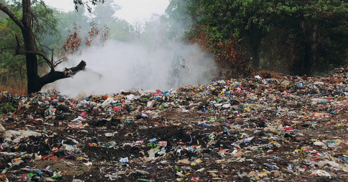 Mniej dzikich wysypisk, ale ilość śmieci na nich wzrosła lawinowo