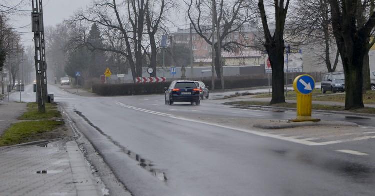 Uwaga kierowcy, na drogach jest ślisko! Policja apeluje o ostrożność