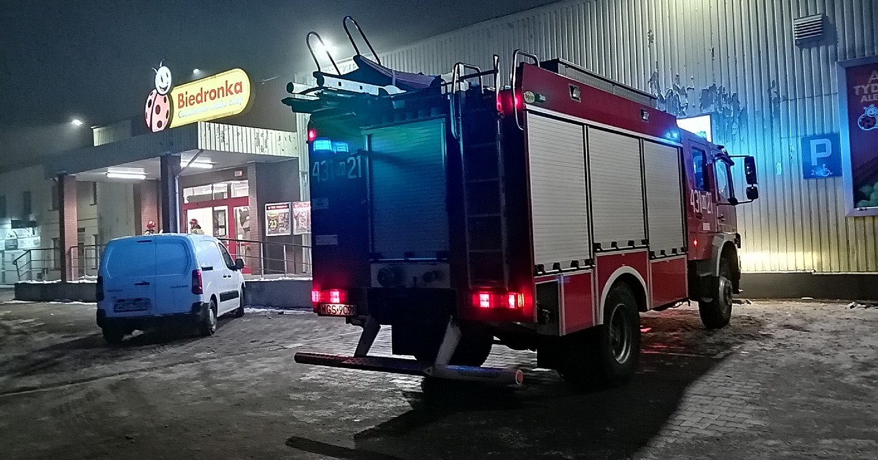 Ewakuacja Biedronki. Jeden z klientów rozpylił gaz pieprzowy [ZDJĘCIA]