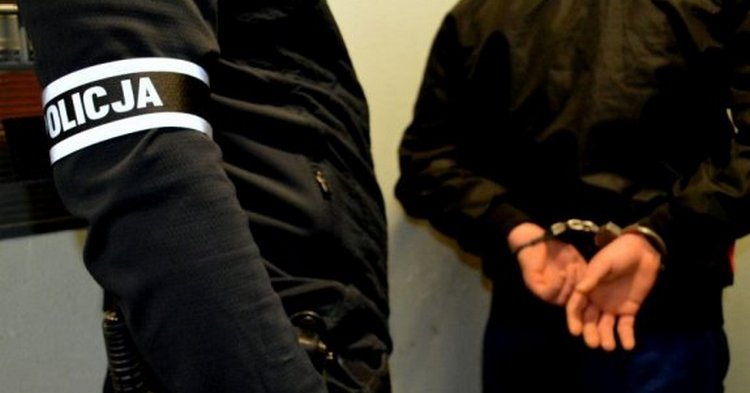 W samochodzie i mieszkaniu ukrywał amfetaminę