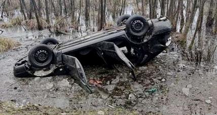 Wjechała Autem Do Sadzawki. ...