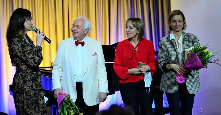 Pałac w Sannikach solidarny z  Ukrainą. Chopinowski koncert Jerzego Maciejewskiego [ZDJĘCIA]