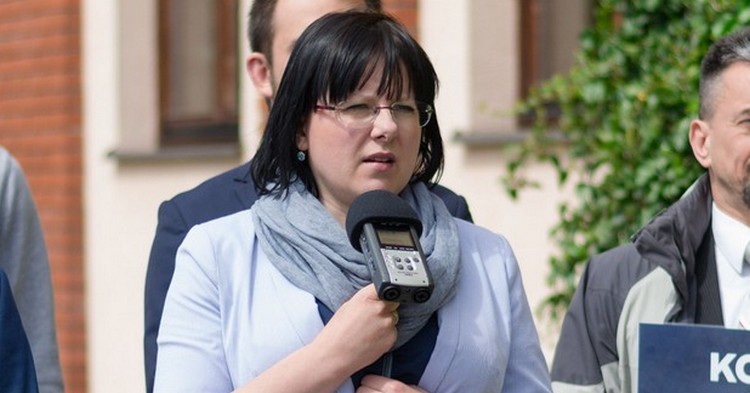 W Płocku zapadł wyrok za obrzucenie auta Kai Godek śnieżkami