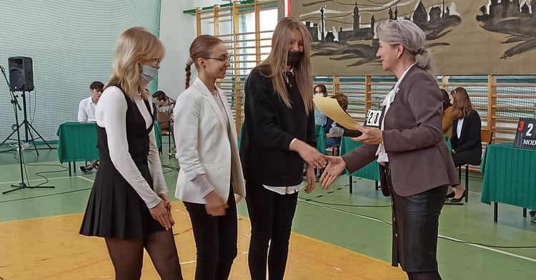 Drużyna LO Gostynin zwycięzcą Międzyszkolnego Konkursu Wiedzy o Marii Skłodowskiej-Curie [ZDJĘCIA+WYNIKI]