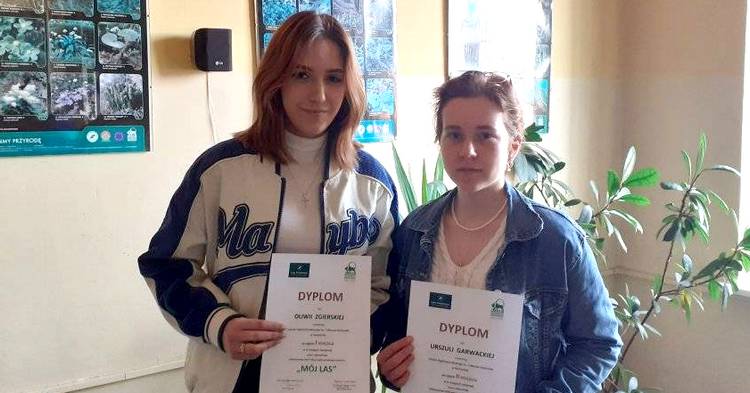 Oliwia Zgierska i Urszula Garwacka z LO Gostynin laureatkami konkursu "Mój las" [ZDJĘCIA]