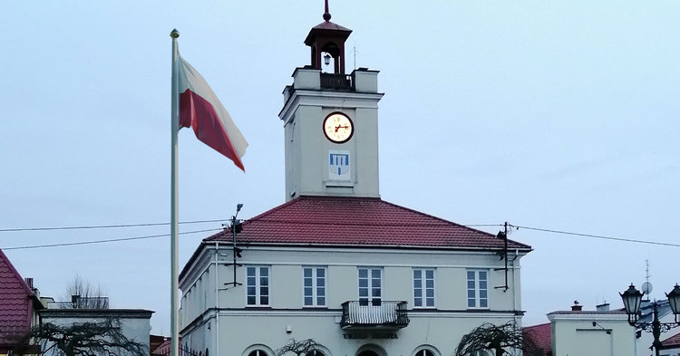 Mamy maszt z flagą! W końcu zrealizowano tę kluczową dla Gostynina inwestycję