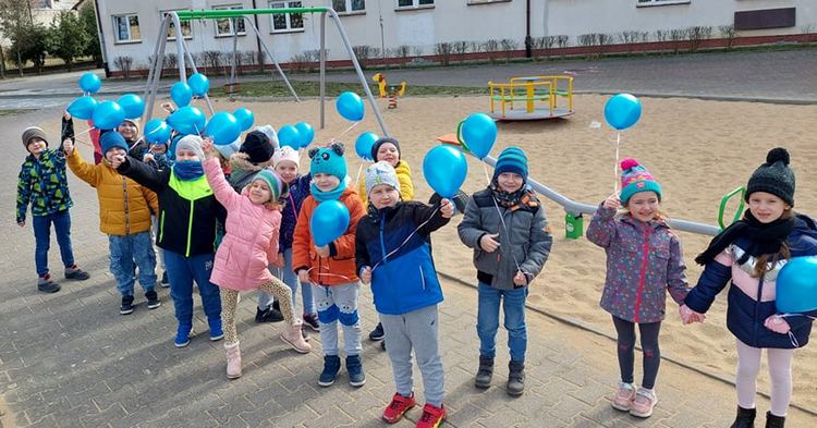 Dzień Autyzmu w SP5 Gostynin [ZDJĘCIA]