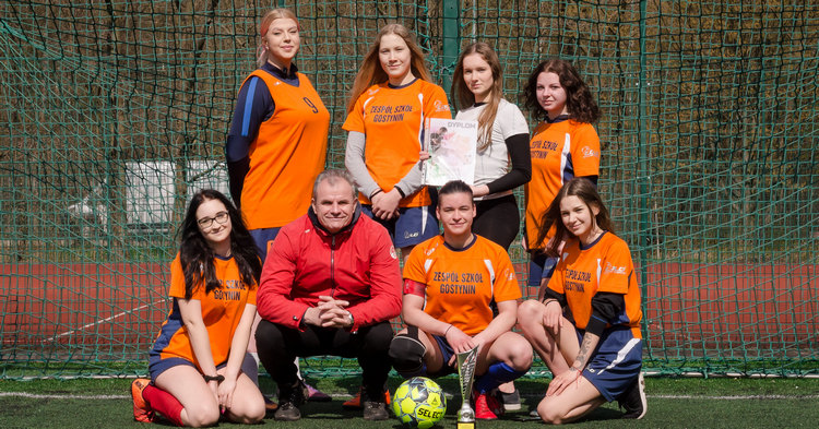 Dziewczęta Zespołu Szkół mistrzyniami powiatu w piłce nożnej [ZDJĘCIA+WYNIKI]