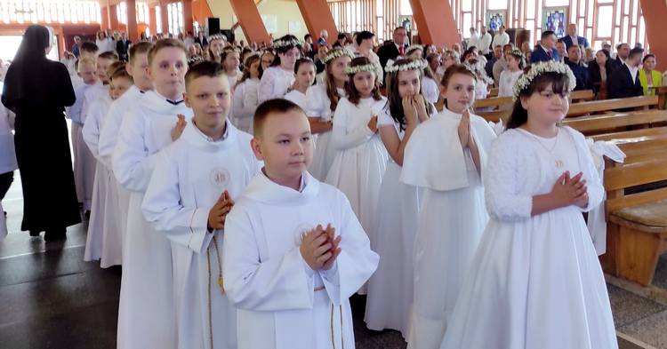 I Komunia Święta w parafii św. Marcina 2022 [ZDJĘCIA]