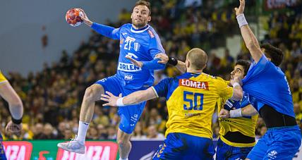 Nafciarze Przy Pełnych Trybunach ...