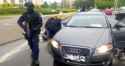 Rozbój I Liczne Kradzieże, A...