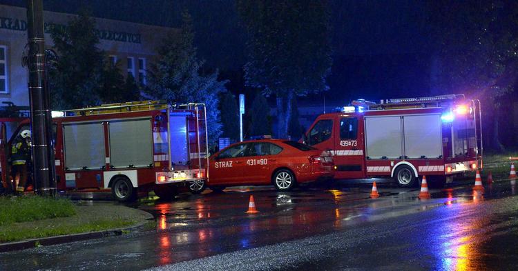 Zalany ZUS, zerwane dachy. Gostynińska straż podsumowuje wczorajszą burzę [ZDJĘCIA]