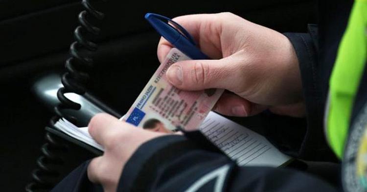 Tej kontroli drogowej 32-latek długo nie zapomni. Dostał mandat w wysokości 1500 zł
