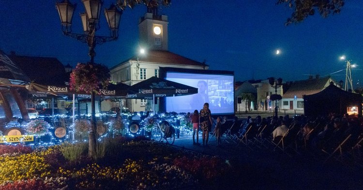 Zabawa, zabawa i po zabawie. Kolejny seans kina plenerowego przed Ratuszem za nami [ZDJĘCIA]