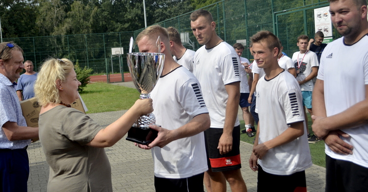 Druhowie OSP Lucień po raz kolejny wygrywają turniej piłki nożnej strażaków [ZDJĘCIA+WYNIKI]