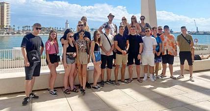 Zespół Szkół Na Stażu W Hi...