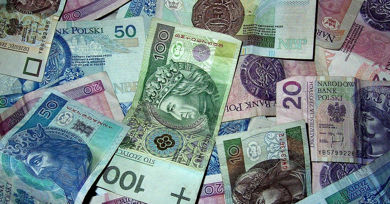 Chciał pomóc zięciowi. Stracił wszystkie oszczędności