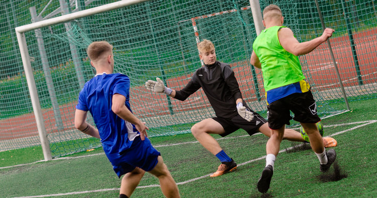 Emocje do ostatniej minuty. Zespół Szkół podwójnym Mistrzem Powiatu w piłce nożnej [ZDJĘCIA+WYNIKI]