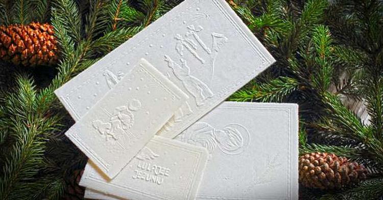 Organista rozpoczął roznoszenie opłatka wigilijnego