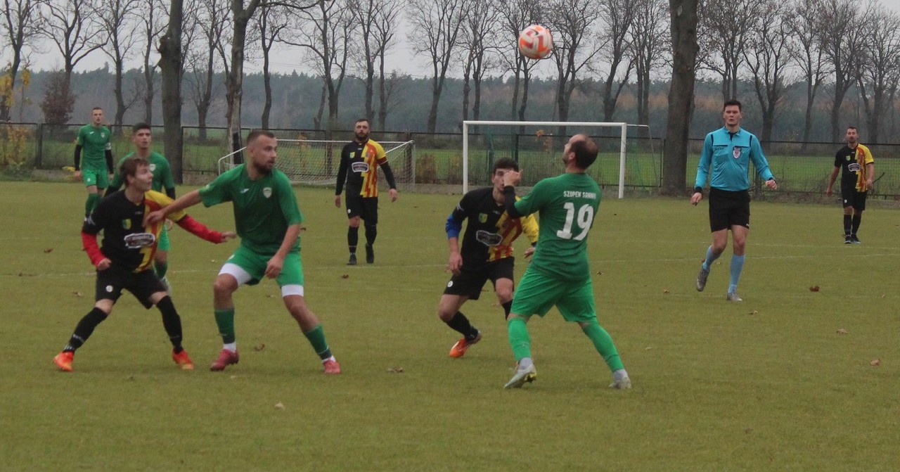 Piłkarska A-Klasa: Szopen Sanniki zwiększa przewagę nad resztą stawki [ZDJĘCIA]