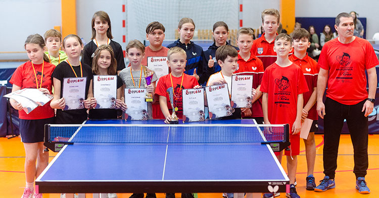 Pingpongiści SP3 drużynowo najlepsi. Memoriał im. red. Janusza Strzałkowskiego [ZDJĘCIA+WYNIKI]