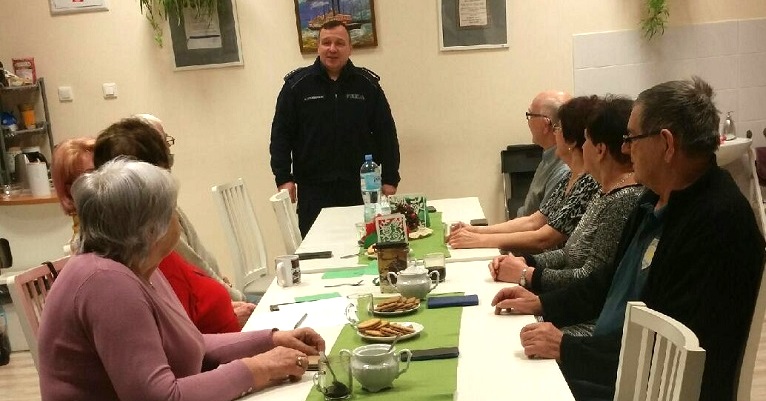 "Świadomy-Czujny-Bezpieczny". Spotkanie seniorów z policjantem