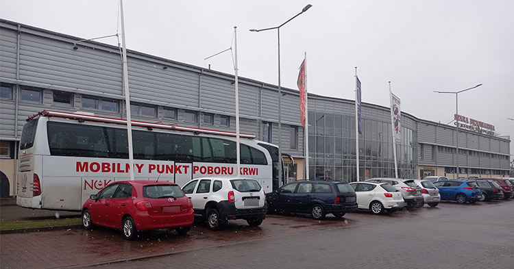 Oddając krew każdy może zostać bohaterem. Krwiobus na terenie MCH