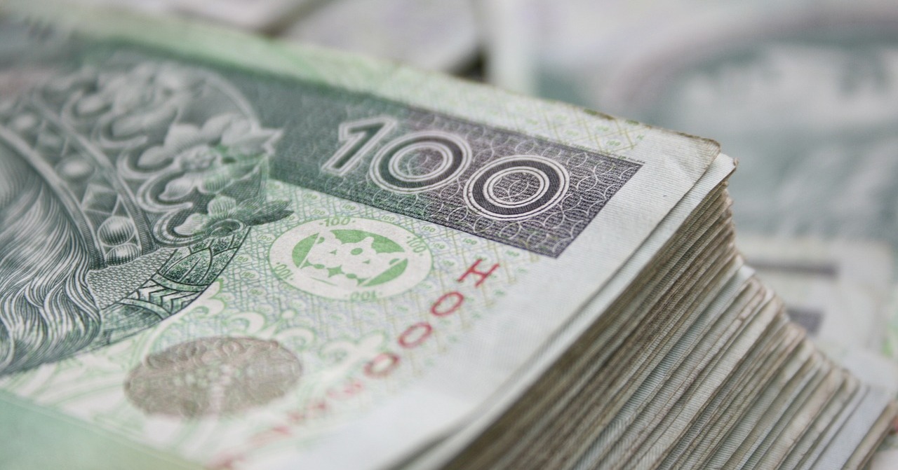 Rządy PIS. 30-latek założył w domu firmę o kapitale 5 tys. zł i 10 dni później dostał dofinansowanie prawie 55 mln zł