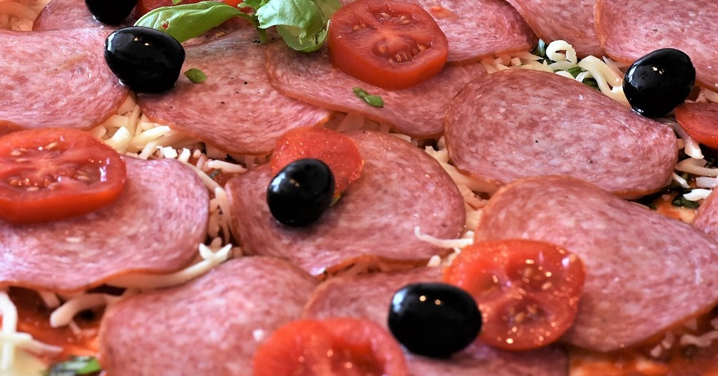 Obecność Salmonella spp. w jednej partii salami w dużej sieci sklepów