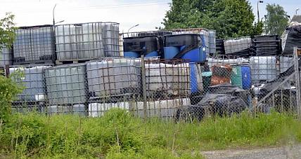 Oskarżeni O Składowanie N...