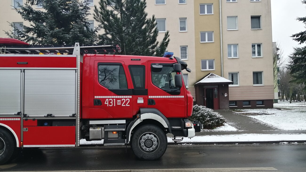 Straż na Legionów Polskich. Mieszkańcy bloku wyczuli gaz [ZDJĘCIA]