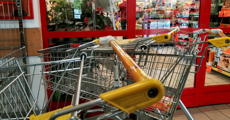 Ponad 1/3 konsumentów kupuje przecenione produkty.