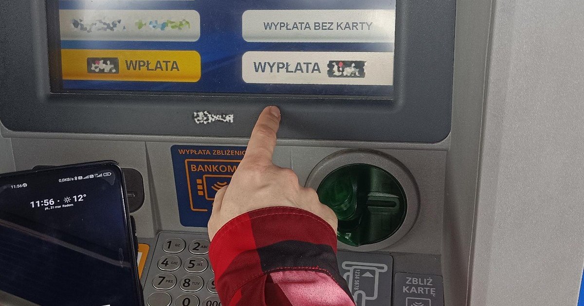 Przelewając pieniądze chcieli pomóc znajomym. Nie sądzili, że zasilą portfel oszustów