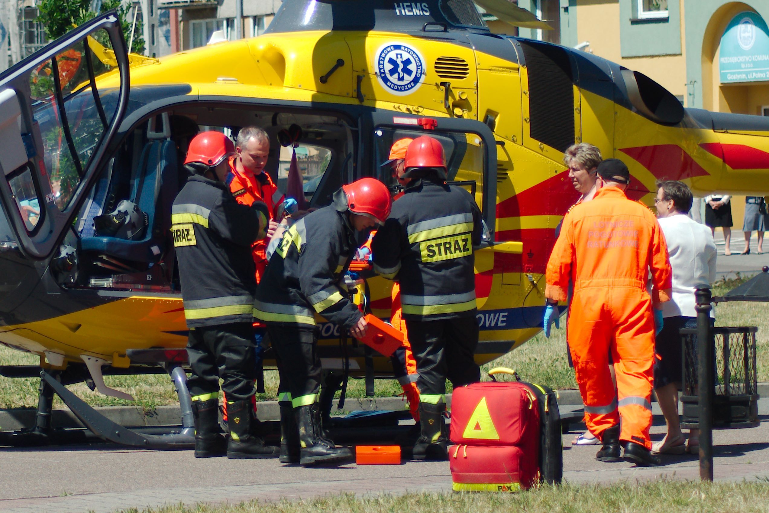 Helikopter ratowniczy przetransportował mężczyznę spod MCK