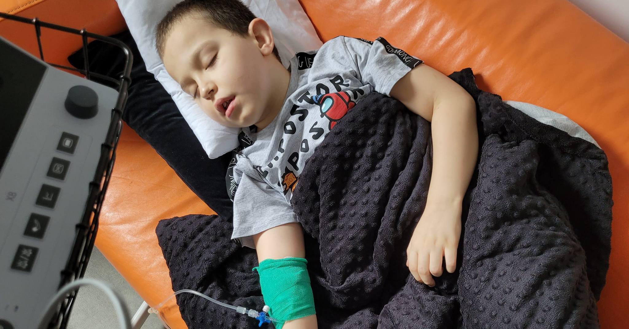 Skończyły się fundusze na leczenie Konradka Radeckiego. Rodzice apelują o pomoc dla dziecka