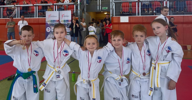18 medali zawodników Taekwon-do Hwarang w Mistrzostwach Warmii i Mazur [ZDJĘCIA]