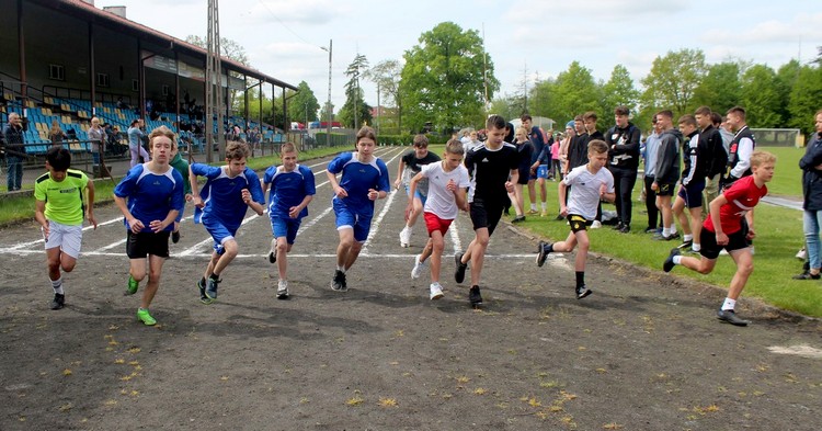 Liga lekkoatletyczna i czwórbój na Stadionie MOSiR. Padły dobre wyniki [ZDJĘCIA]