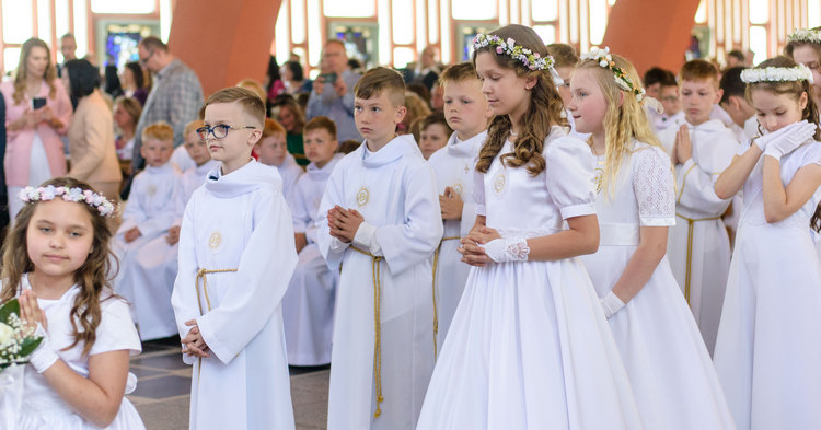 Minął tydzień: komunia święta, tragedia przy poczcie, sukcesy mażoretek i dekoracja awansu Mazura