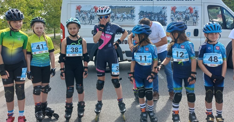Zofia Tyszkiewicz, Maria Michalska na podium podczas 3 etapu Pucharu Kaszub w jeździe szybkiej na wrotkach [ZDJĘCIA]