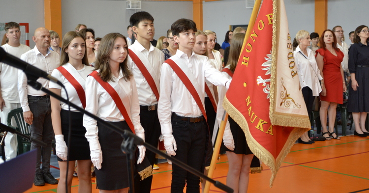Pożegnanie ósmoklasistów w SP3 [ZDJĘCIA]