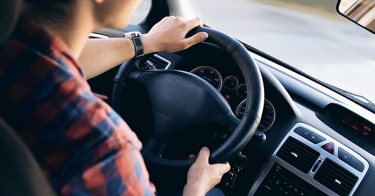 22-latek stracił prawo jazdy za zbyt szybką jazdę