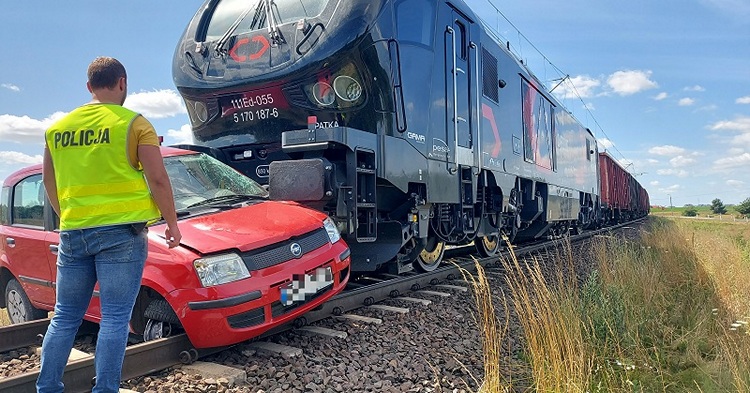 Wypadek na torach kolejowych k/Kutna [ZDJĘCIA]