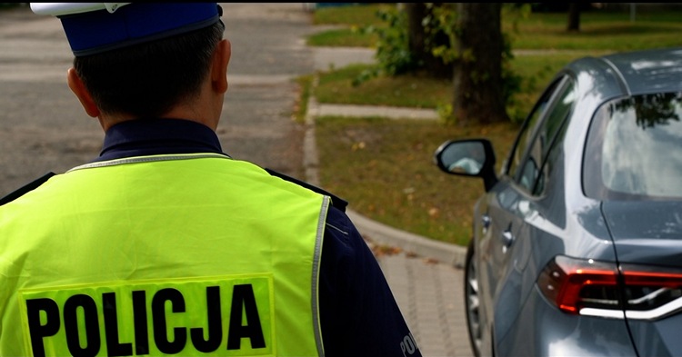 Jak prawidłowo przewozić dzieci w fotelikach? [VIDEO]