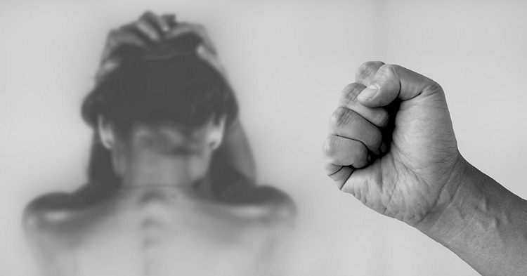 Pijany znęcał się nad partnerką. Gostyniński dzielnicowy przerwał przemoc domową