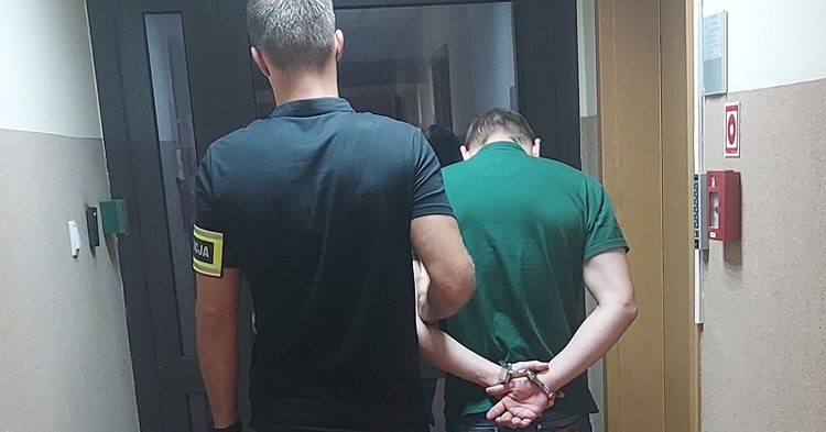 Kopnął drugiego mężczyznę z całej siły w twarz, bo ten zwrócił mu uwagę