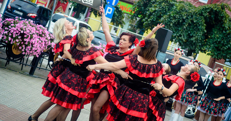 Mażoretki Libra Gostynin zatańczyły na Rynku Miejskim [ZDJĘCIA]